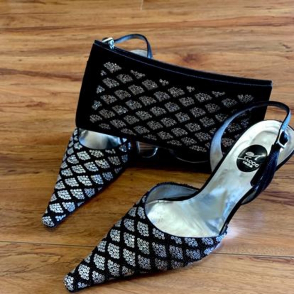 Shoes on the pictures - Picture 2 of 3